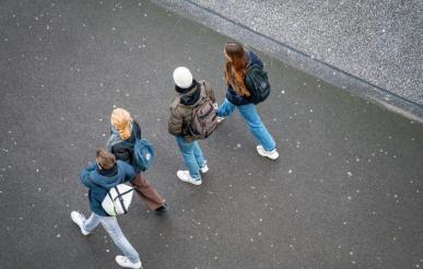 Jaunimo mažėja, jis dažniau serga ir vėliau tuokiasi