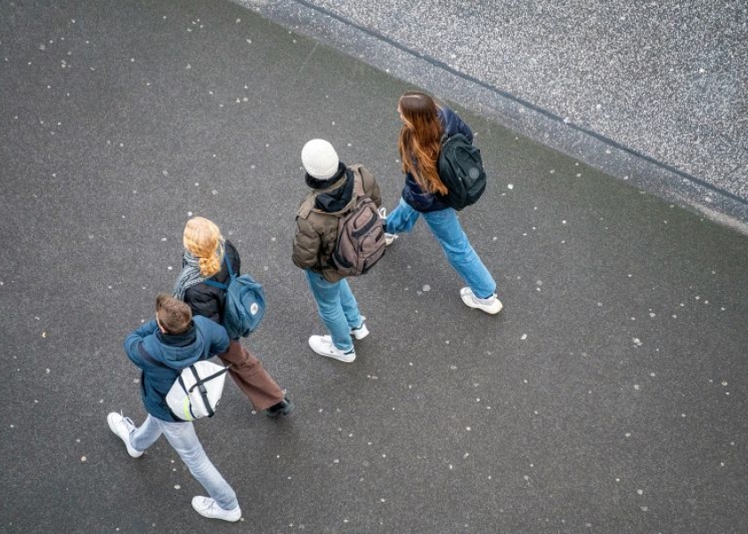 Jaunimo mažėja, jis dažniau serga ir vėliau tuokiasi