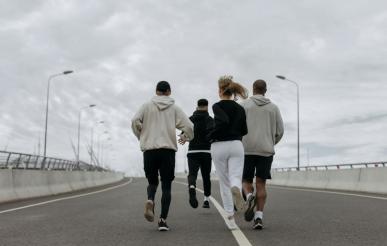 Kaip tinkamai pasirinkti fizinio aktyvumo krūvį: nuo pirmųjų žingsnių iki pažengusių treniruočių
